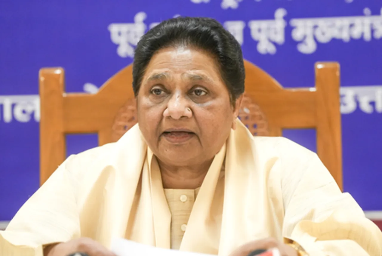 Mayawati addresses press in Lucknow