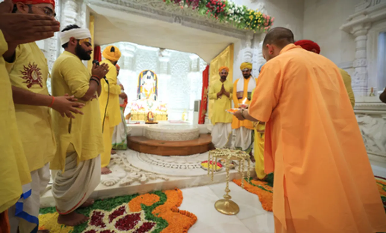 यूपी : सीएम योगी ने जन्मदिन पर भगवान श्रीराम के दरबार में लगाई हाजिरी, मंदिर में मौजूद श्रद्धालुओं ने दी बधाई