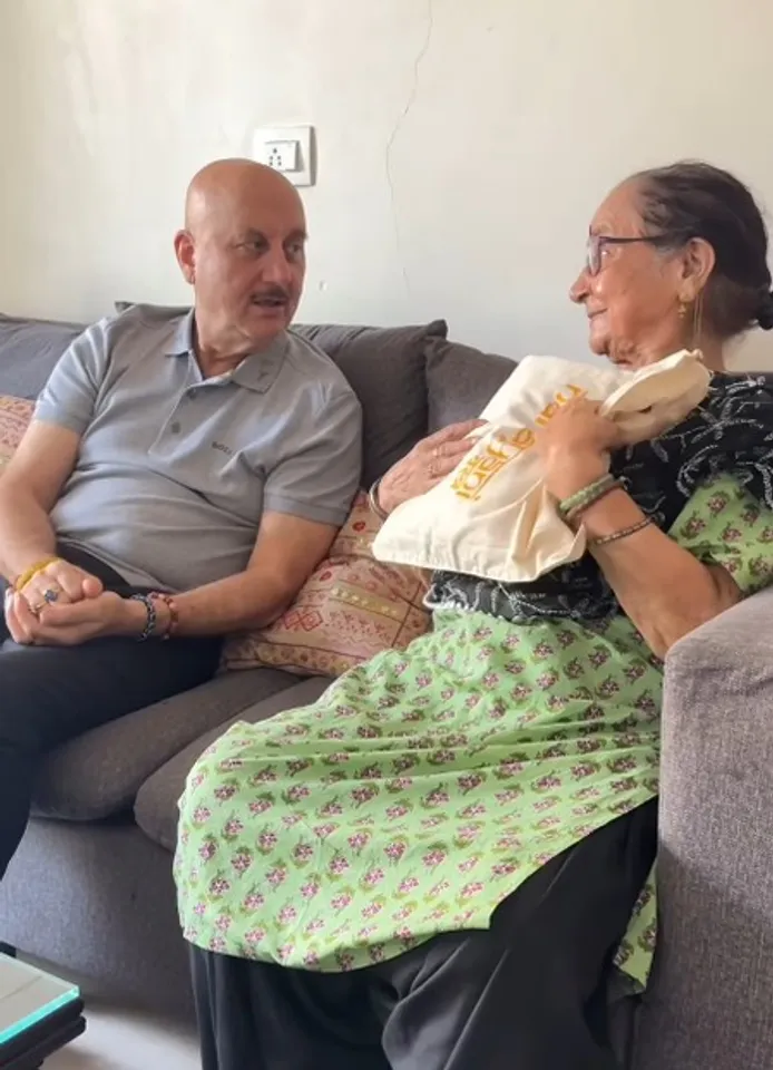 Anupam kher, Anupam kher Mother Mirthday