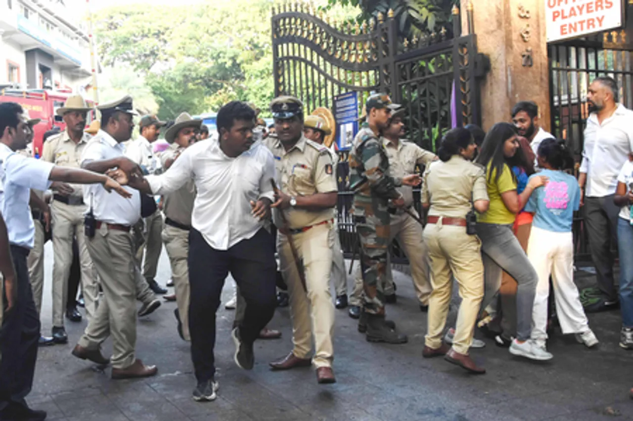 बेंगलुरु भगदड़ मामला : सीआरएफ ने राज्य सरकार को निलंबित करने का आग्रह किया