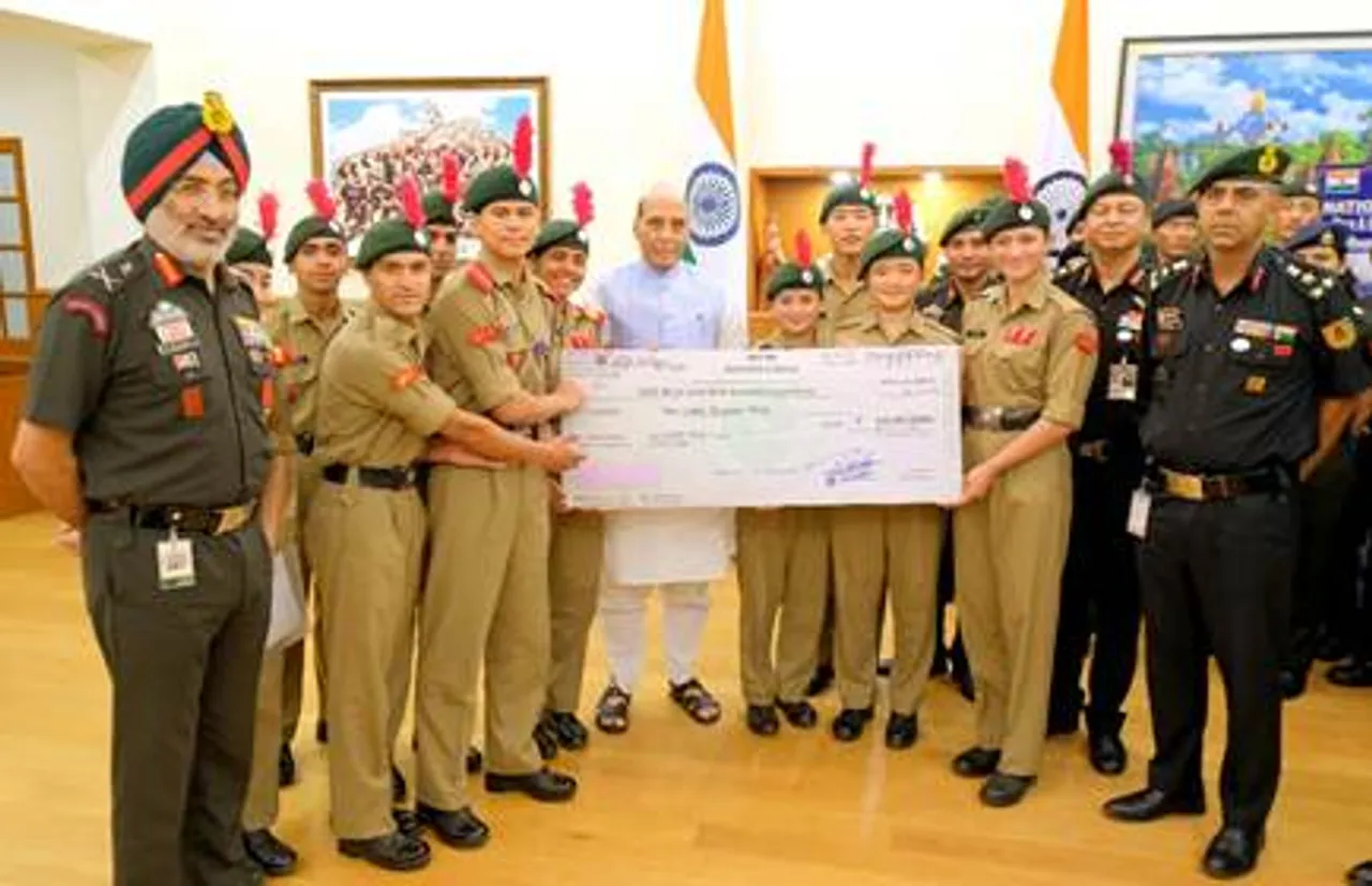 एनसीसी कैडेट्स ने किया माउंट एवरेस्ट फतह, रक्षा मंत्री ने दिए 10 लाख रुपए