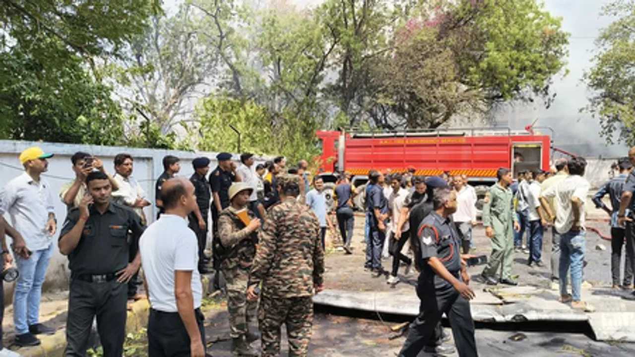एयर इंडिया विमान हादसा, सेना-एनडीआरएफ की टीम-डॉक्टर्स दुर्घटना स्थल पर तैनात