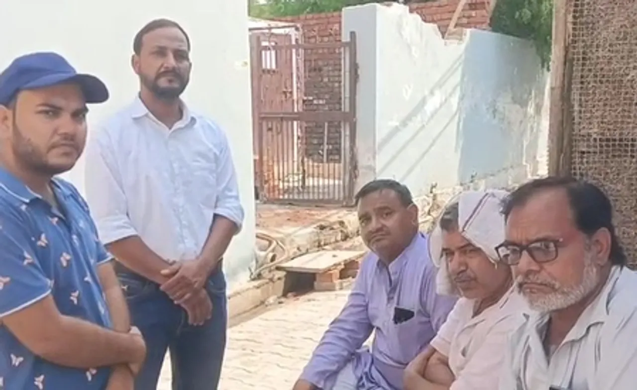 अहमदाबाद विमान हादसा: नीरज लवानिया और उनकी पत्नी के निधन पर आगरा के अकोला गांव में शोक की लहर