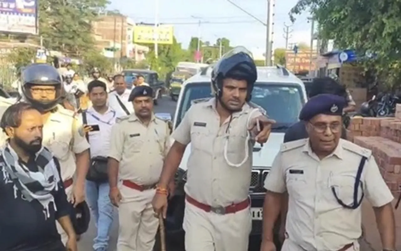 धनबाद में भाजपा सांसद और कांग्रेस नेता के समर्थक भिड़े, पुलिस ने किया लाठीचार्ज