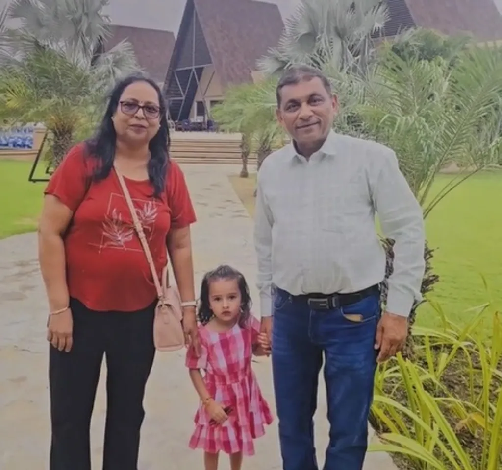 अहमदाबाद विमान हादसा : बेटी को सरप्राईज देने लंदन जा रहे 3 लोग की मौत, पसरा मातम