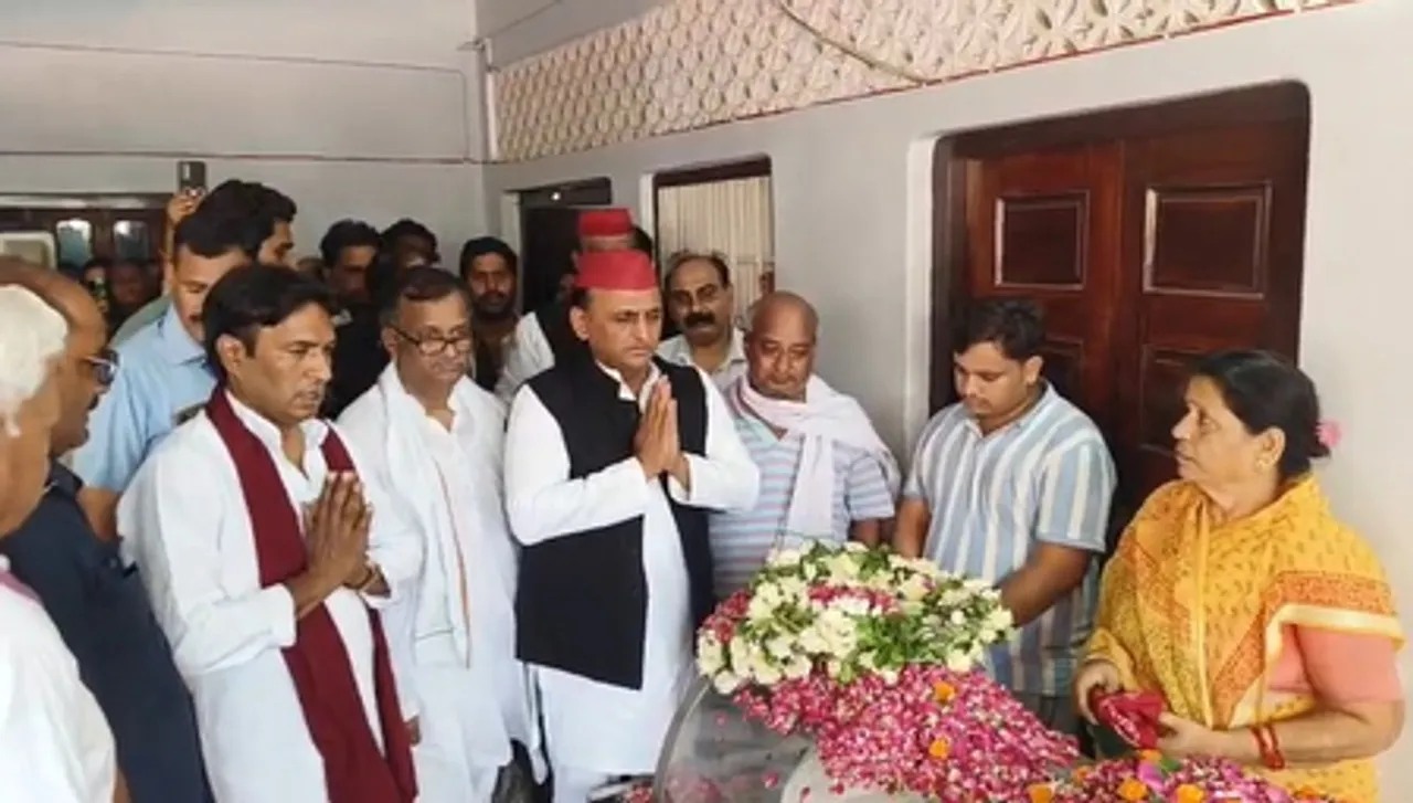 फर्रुखाबाद : अखिलेश यादव ने पार्टी के संस्थापक सदस्य को दी श्रद्धांजलि, पार्टी के लिए अपूरणीय क्षति बताया