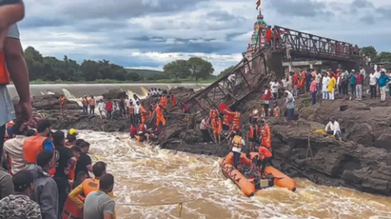 Pune bridge collapse: Four dead, 51 injured; Maha govt announces compensation of Rs 5 lakh to kin of deceased