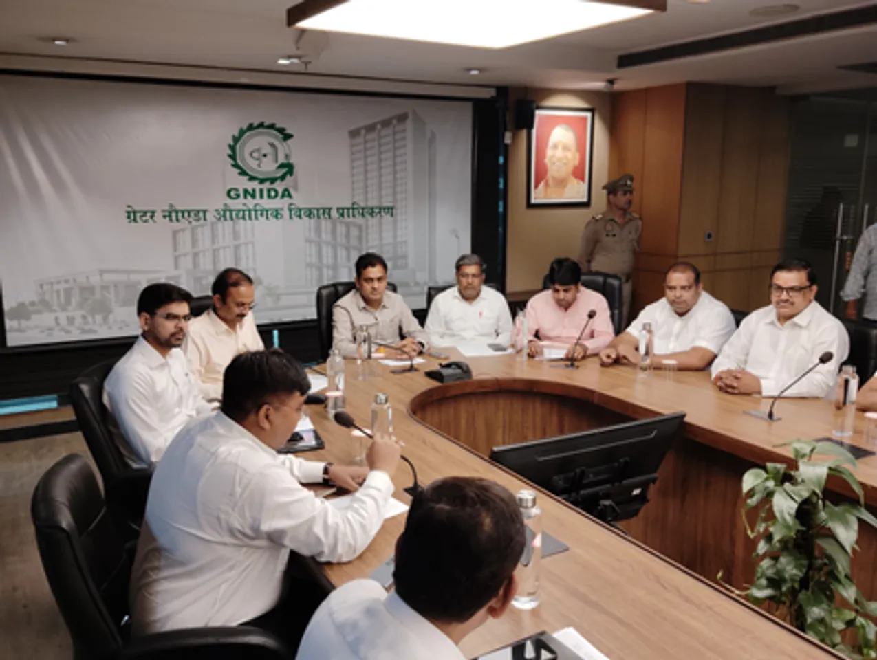 आबादी भूखंड पाकर किसानों के खिले चेहरे, ग्रेटर नोएडा प्राधिकरण में हुआ ड्रा