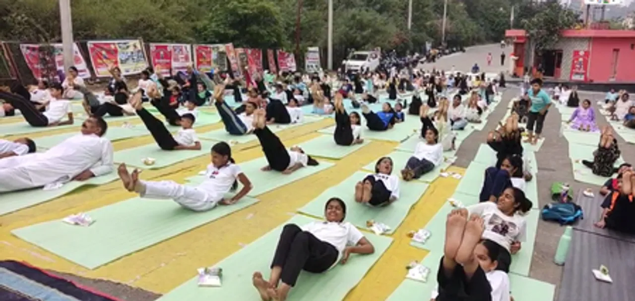 स्वस्थ वातावरण के लिए सभी को योग को अपनाना होगा : सत शर्मा