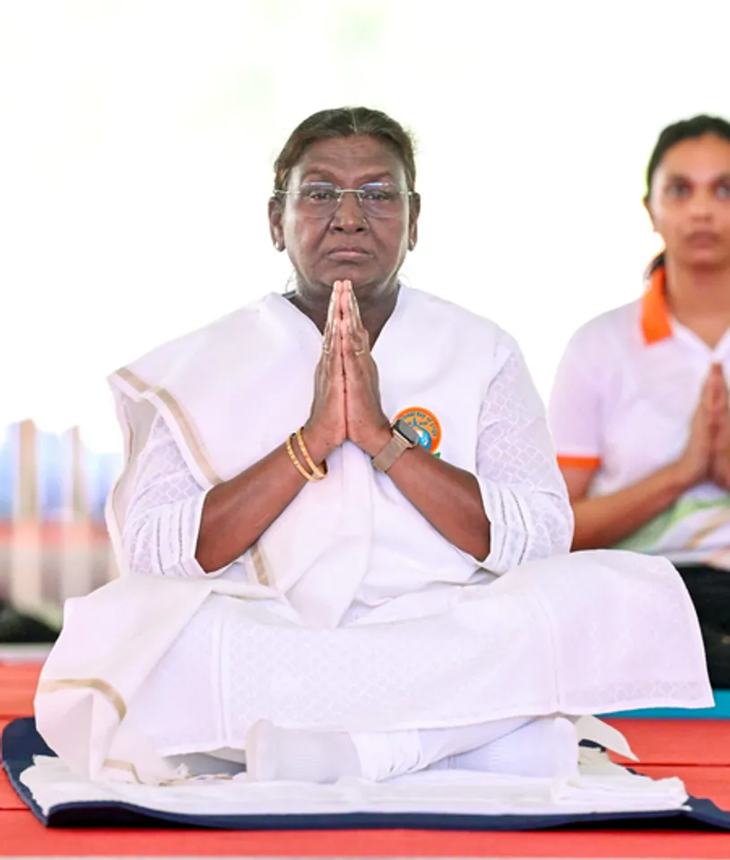Dehradun: President Droupadi Murmu performs yoga