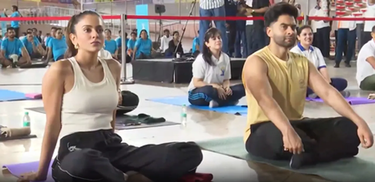 फिट इंडिया कल्ट योगाथन में रकुल और जैकी ने लिया हिस्सा, बोले- 'योग शॉर्टकट नहीं, बल्कि जुनून है'