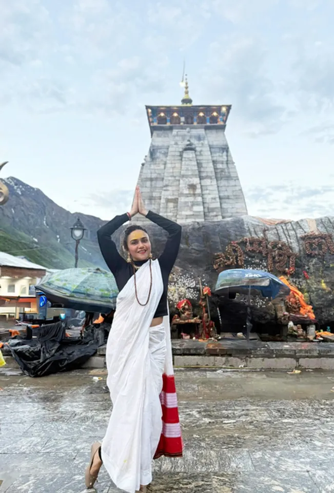 अमृता खानविलकर ने अंतर्राष्ट्रीय योग दिवस केदारनाथ में मनाया