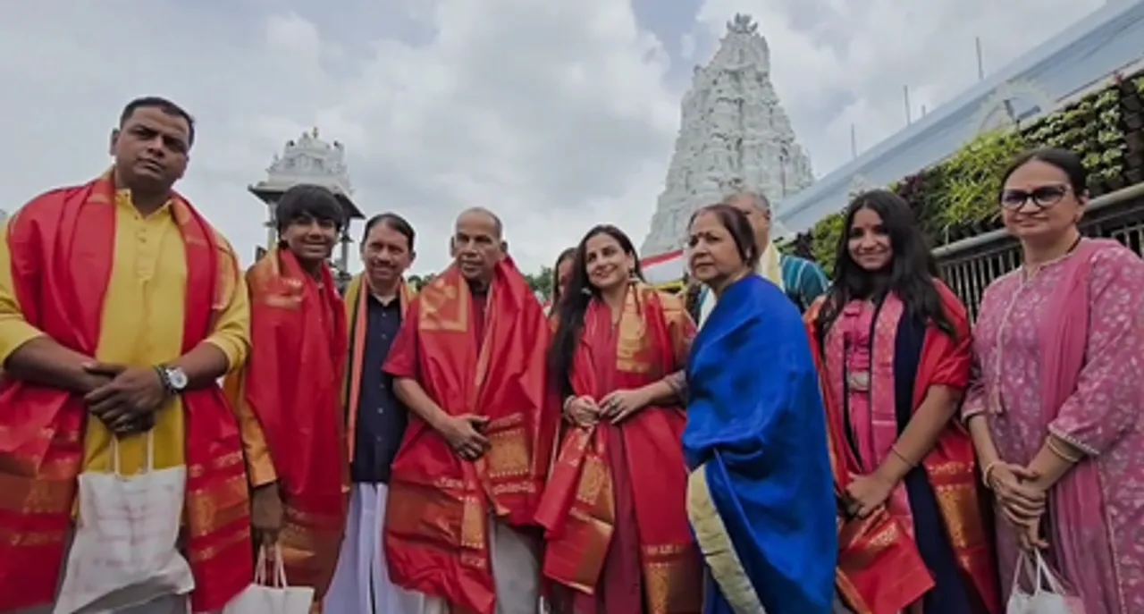 विद्या बालन ने तिरुमाला मंदिर में किए भगवान वेंकटेश्वर के दर्शन, भेंट में मिला शेषवस्त्र