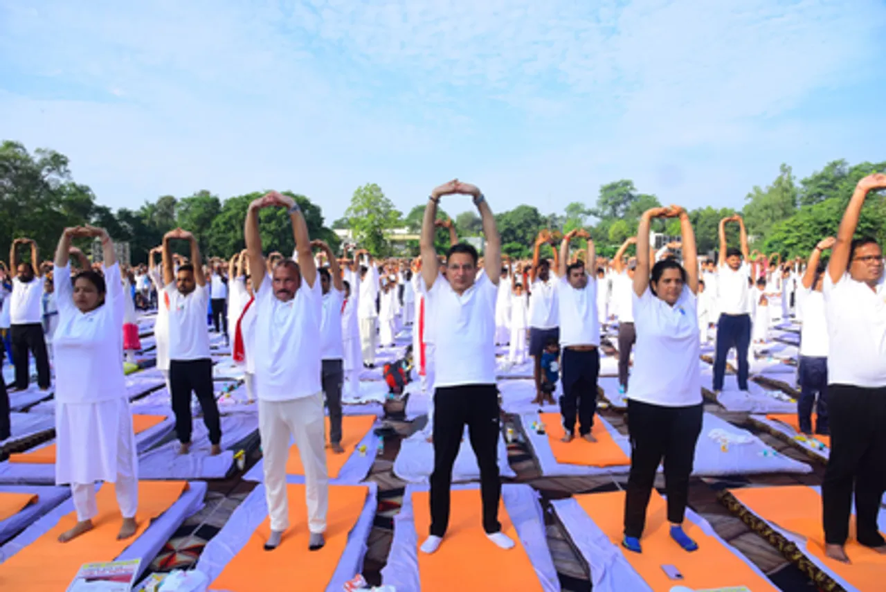 शाहजहांपुर में योग दिवस कार्यक्रम में जितिन प्रसाद ने लिया हिस्सा, पीएम मोदी की जमकर की तारीफ