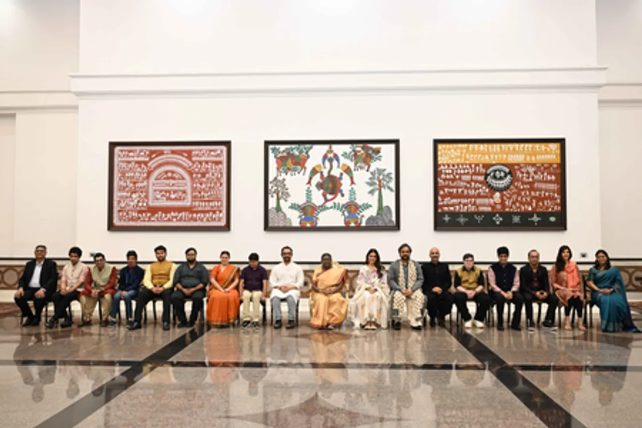 राष्ट्रपति द्रौपदी मुर्मू ने राष्ट्रपति भवन में देखी फिल्म 'सितारे जमीन पर', आमिर खान और उनकी टीम रही मौजूद