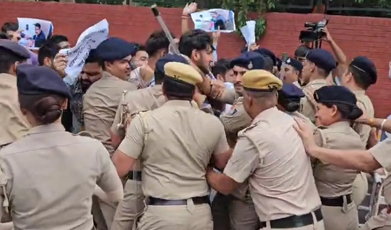 भाजपा के ‘संविधान हत्या दिवस’ के विरोध में सड़क पर उतरी कांग्रेस, चंडीगढ़ में किया विरोध प्रदर्शन