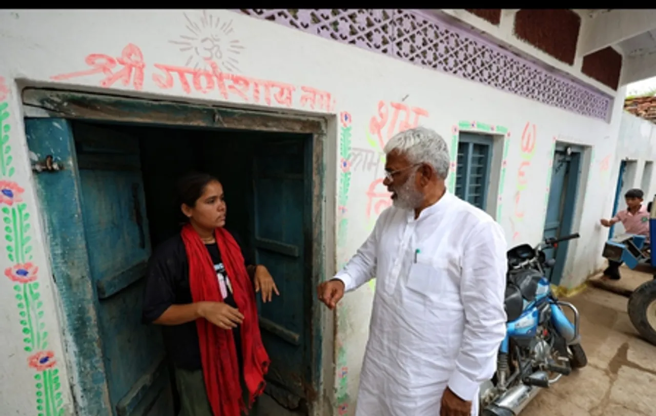 बुंदेलखंड में जलशक्ति मंत्री ने एक दर्जन से अधिक गांवों का किया स्थलीय निरीक्षण