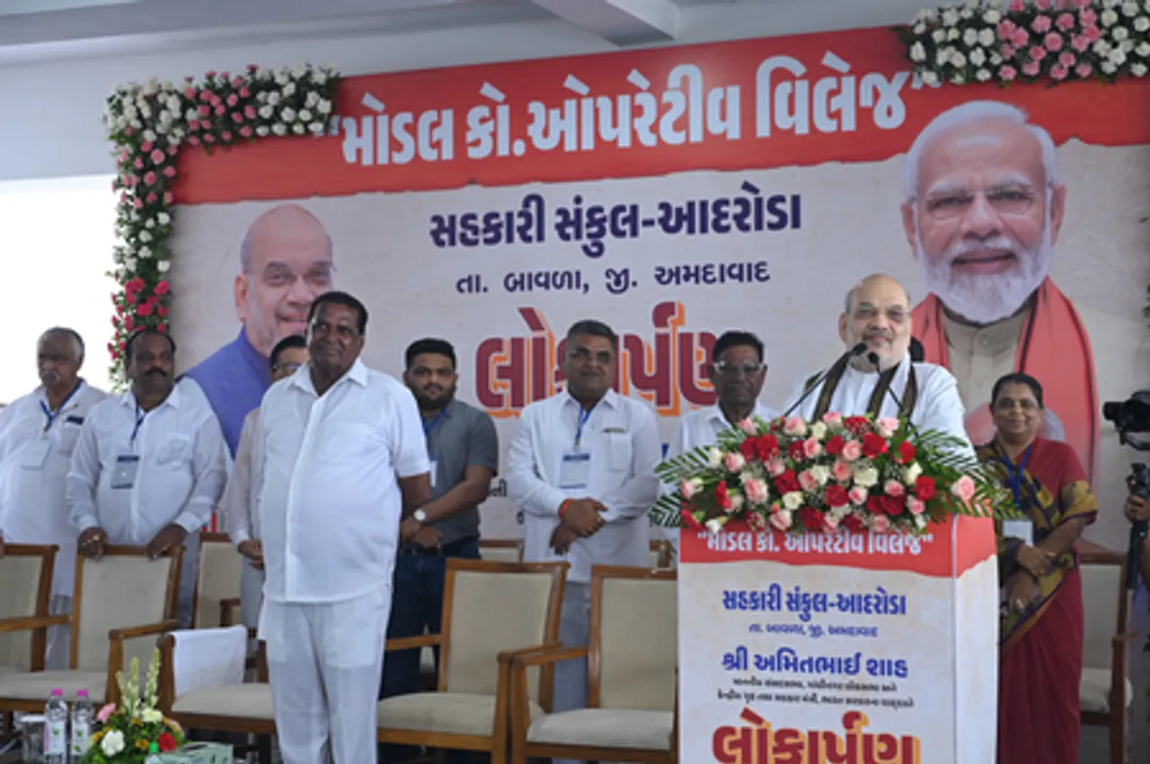 गुजरात दौरे पर केंद्रीय मंत्री अमित शाह, अपने लोकसभा क्षेत्र के लोगों को दी योजनाओं की सौगात
