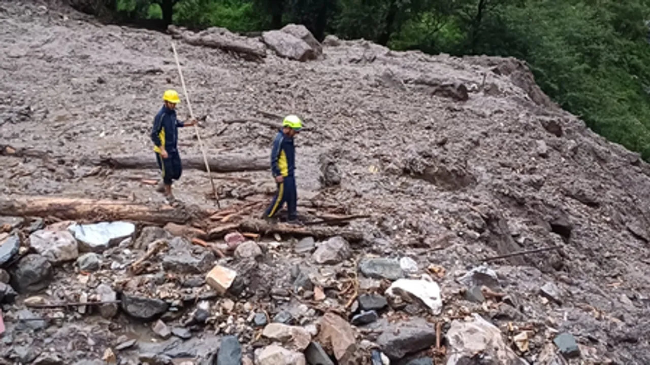 उत्तरकाशी में बादल फटने के बाद 9 लोग लापता, सीएम धामी बोले- अधिकारियों के संपर्क में हूं