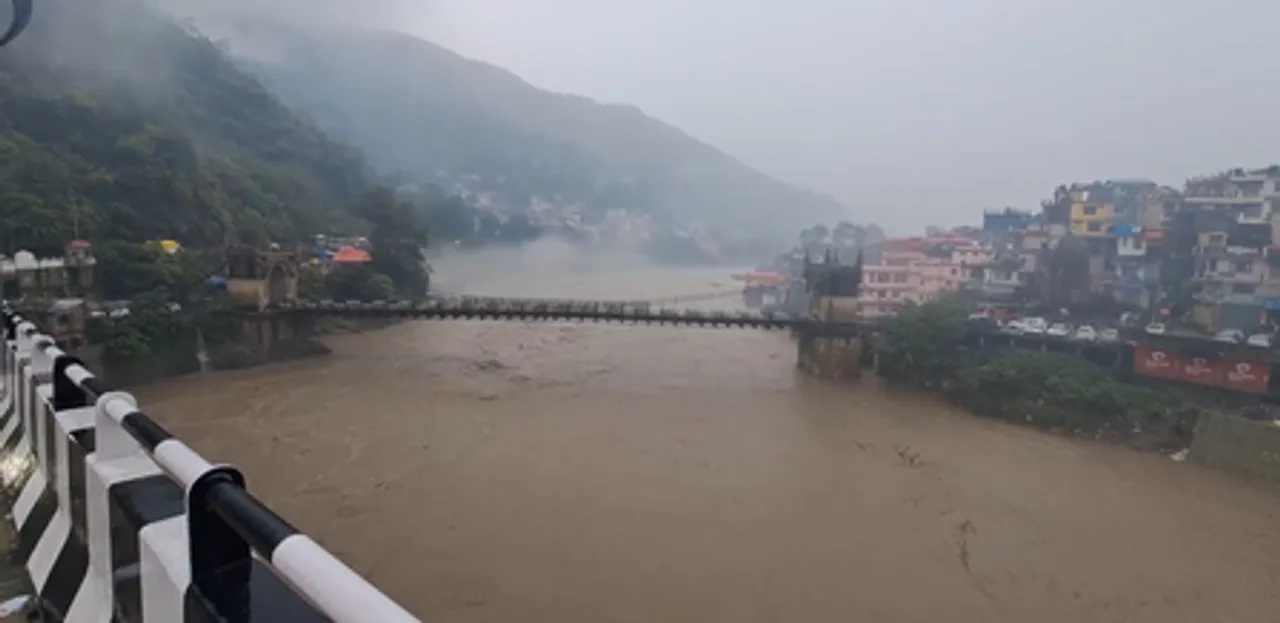 हिमाचल प्रदेश: मंडी जिले में बादल फटने से भारी नुकसान, एक की मौत, सात लोग लापता