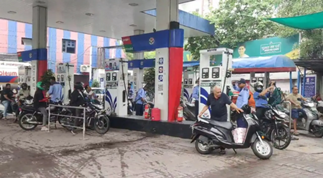 दिल्ली में पुरानी गाड़ियों पर सख्ती, लोगों की मिली-जुली प्रतिक्रिया