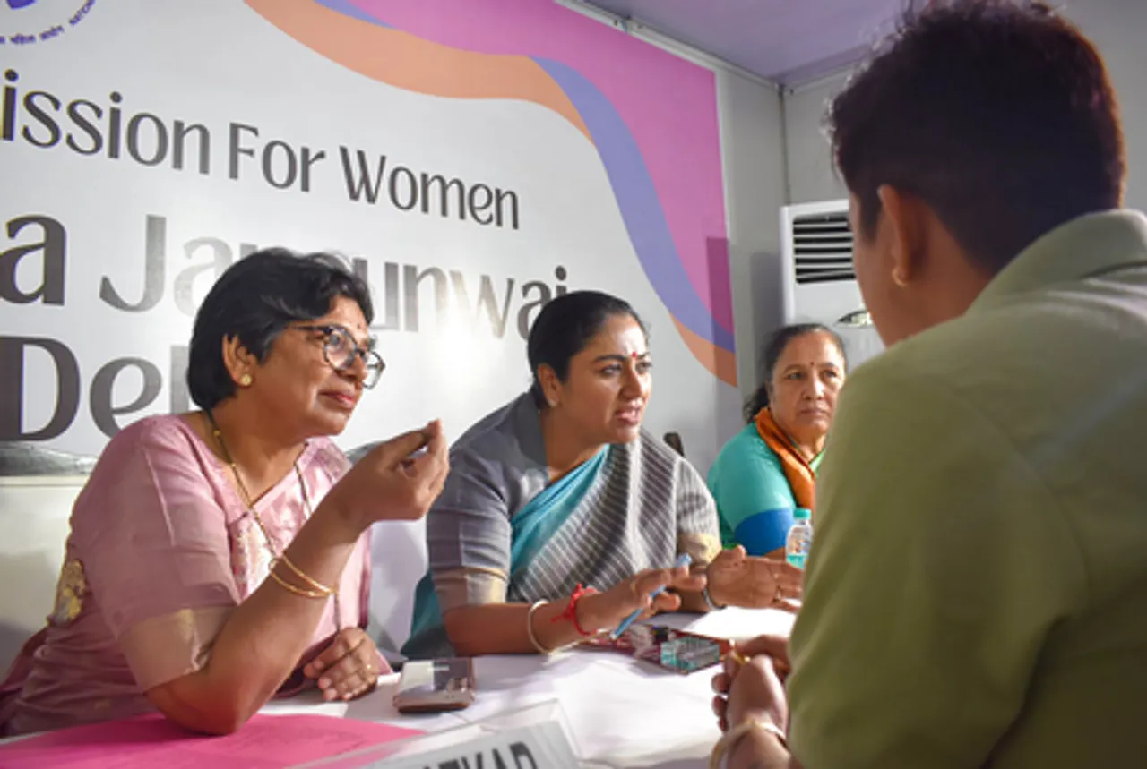 राष्ट्रीय महिला आयोग आपके द्वार अभियान के तहत अहमदाबाद में जन सुनवाई का आयोजन