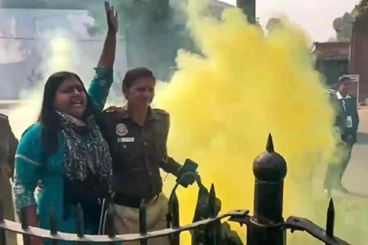 संसद सुरक्षा चूक मामला: आरोपी नीलम आजाद और महेश कुमावत को मिली जमानत, हाईकोर्ट ने लगाई सख्त शर्तें