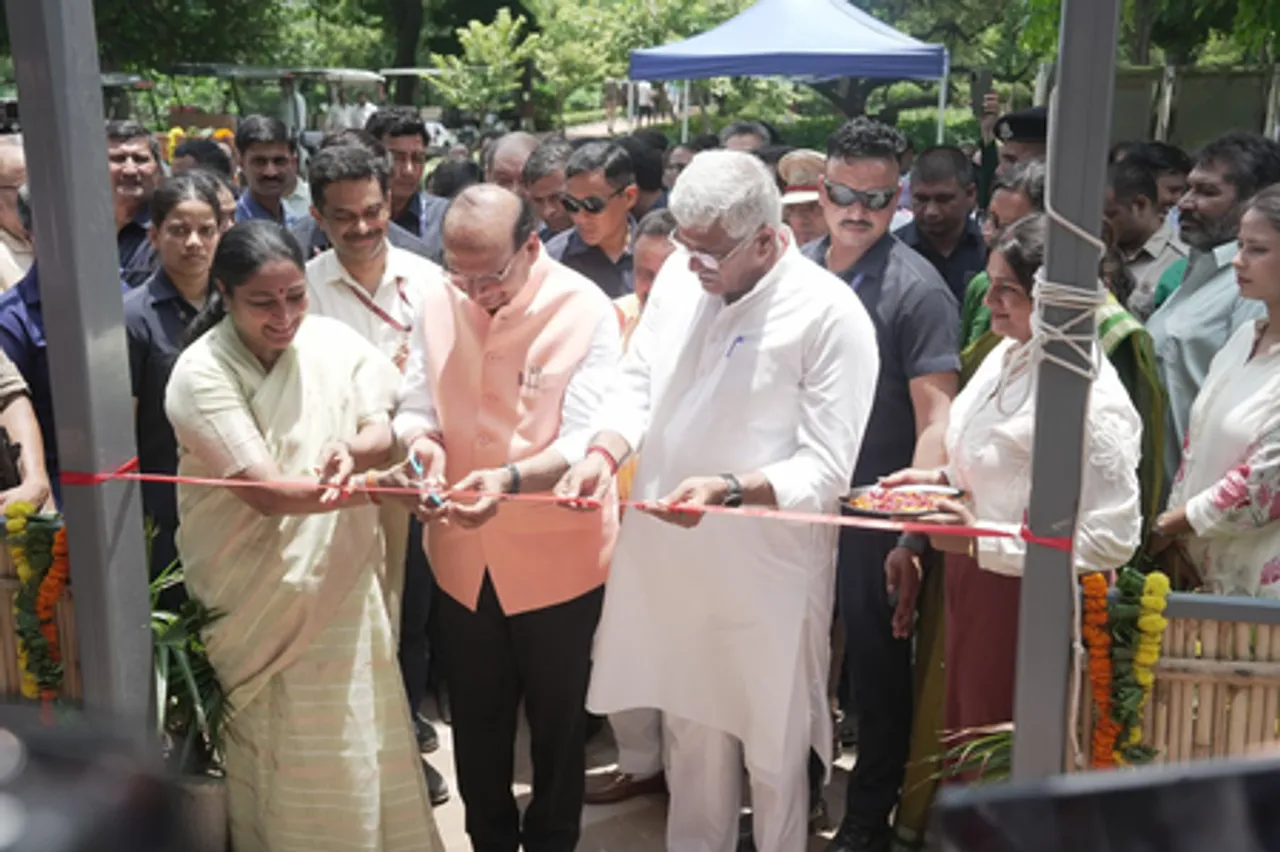 दिल्ली में जनता के लिए खुला 'शीशमहल', एलजी वीके सक्सेना और सीएम रेखा गुप्ता ने किया उद्घाटन