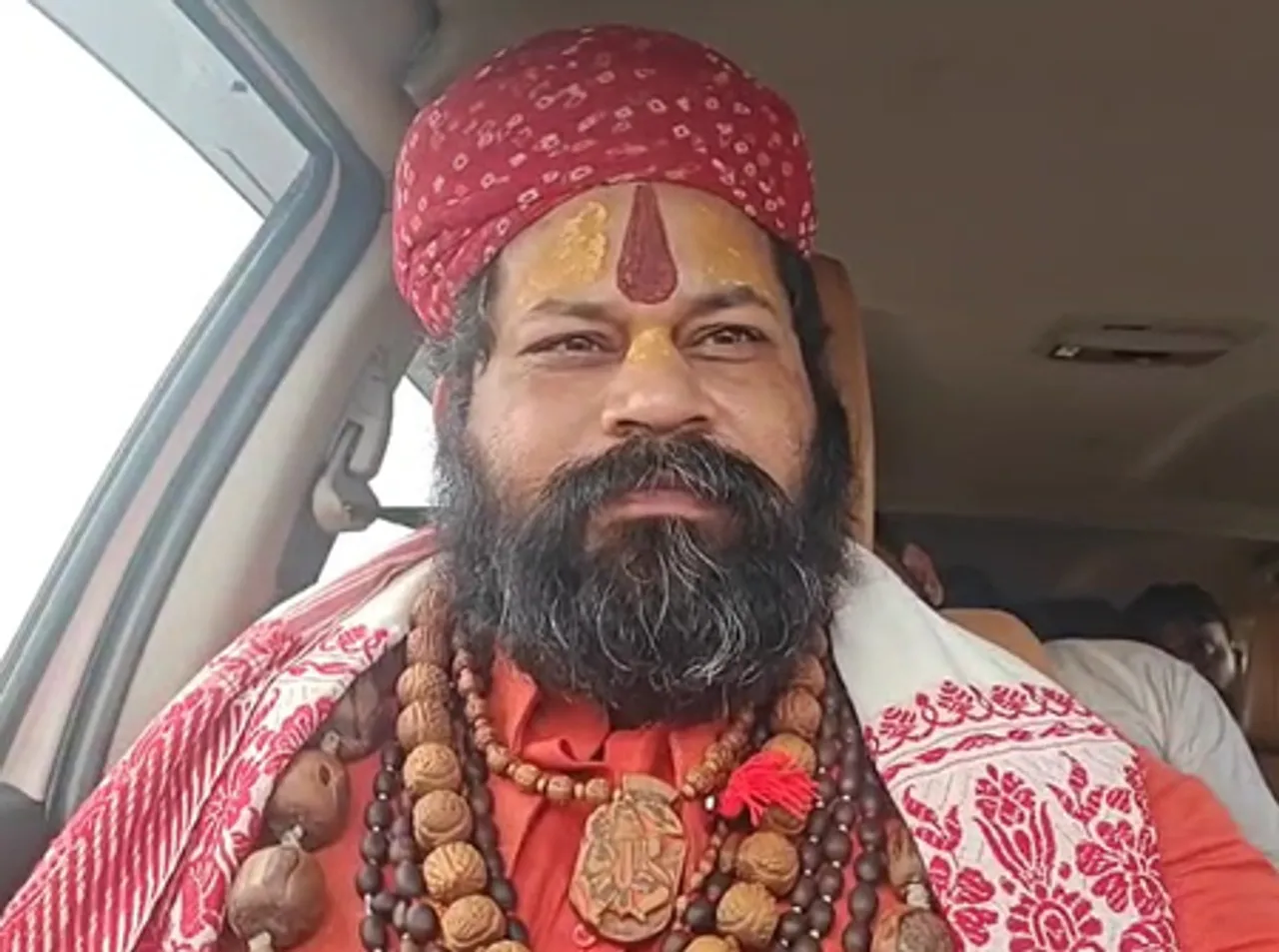 सपा ने बार-बार सनातन का अपमान करने का ठेका ले रखा है : महंत राजू दास
