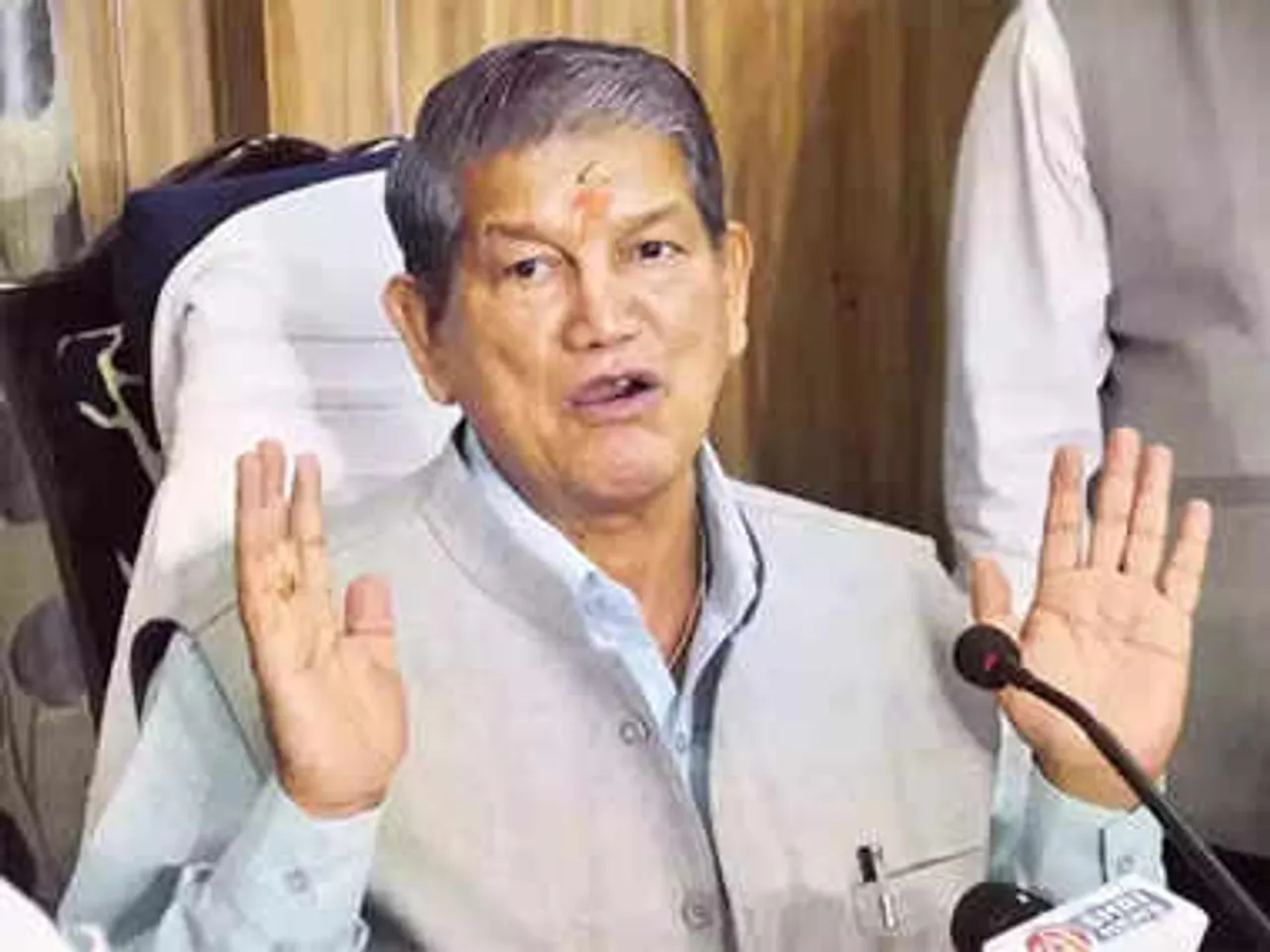कांवड मार्ग पर सरकार का आदेश विवाद बढ़ाने के अलावा कुछ और नहीं: हरीश रावत