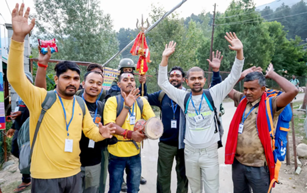 First Batch of Pilgrims Begins Amarnath Yatra from Pahalgam