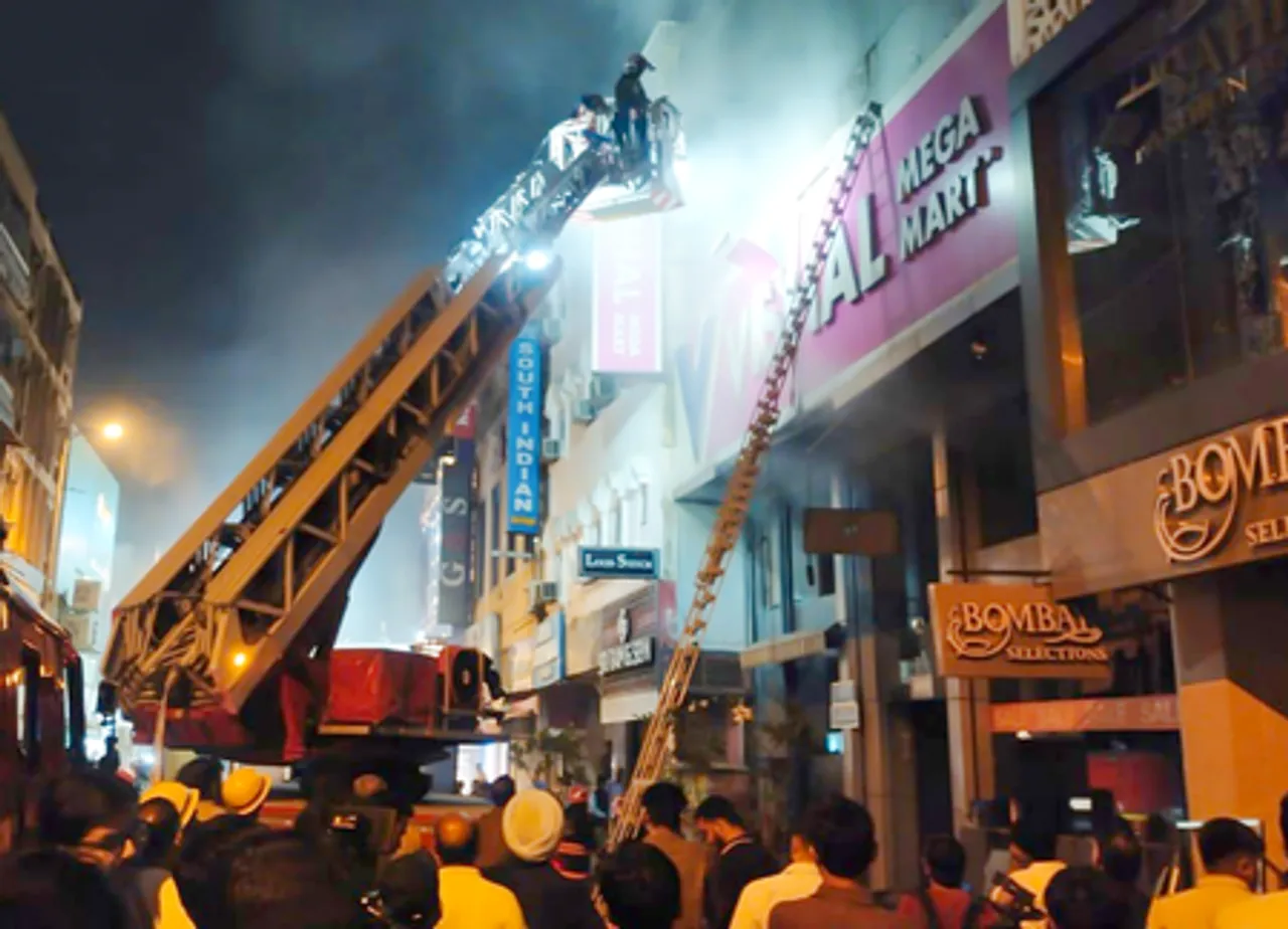 New Delhi: Fire Breaks Out at Vishal Mega Mart in Karol Bagh
