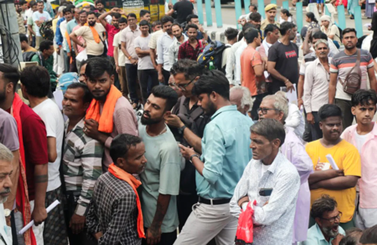 Jammu: Pilgrims Await Amarnath Yatra Registration