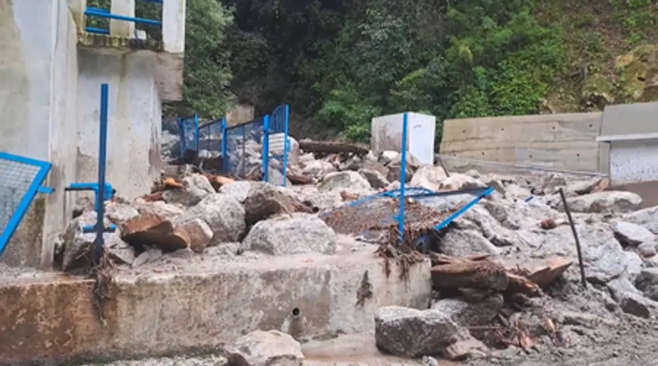 हिमाचल प्रदेश: मंडी के चौहारघाटी में फटा बादल, मची भारी तबाही