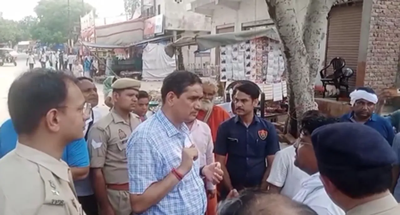 मथुरा: होमगार्ड ने जिलाधिकारी और एसएसपी के ई-रिक्शा को परिक्रमा मार्ग में जाने से रोका