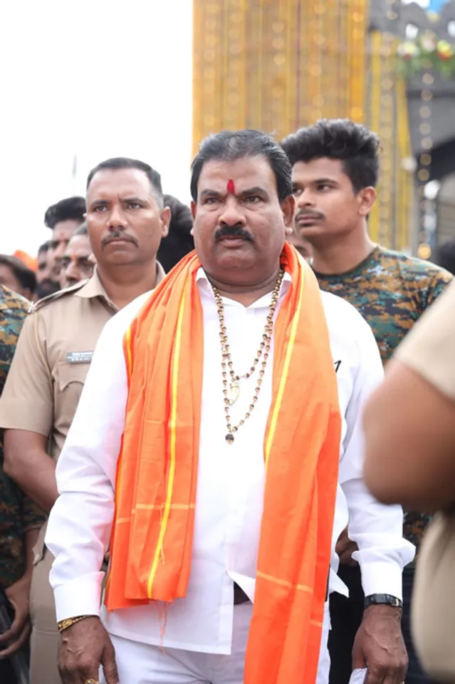 कैंटीन कर्मचारी को पीटने पर शिवसेना विधायक संजय गायकवाड़ ने दी सफाई, कहा- मेरी जान से खेल रहा था