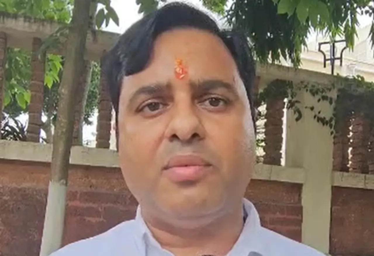 मोइत्रा के आरोप पर टंकधर त्रिपाठी का तंज- भारत कोई धर्मशाला नहीं