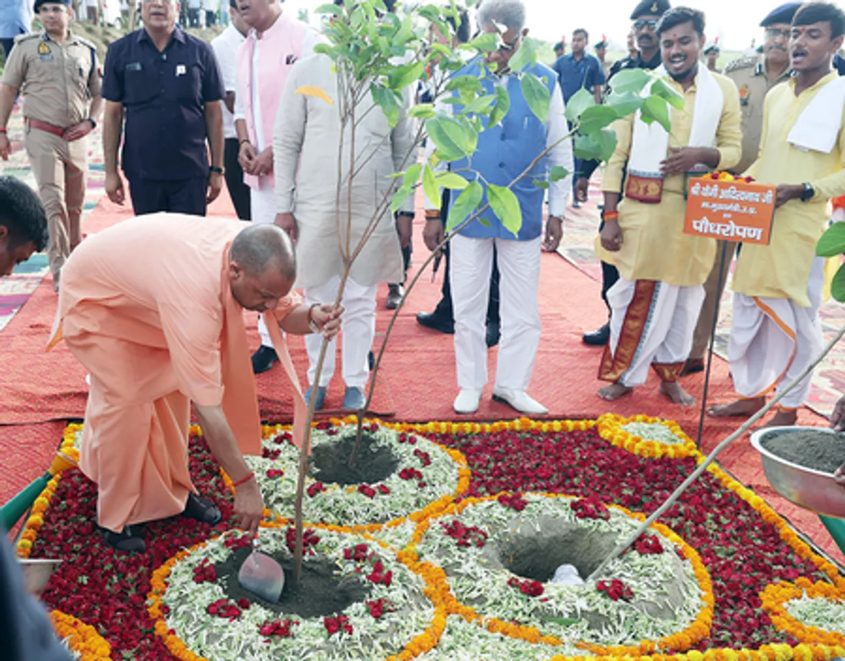 एक पेड़ मां के नाम 2.0 : योगी सरकार ने रचा इतिहास, एक दिन में 37 करोड़ से अधिक पौधरोपण