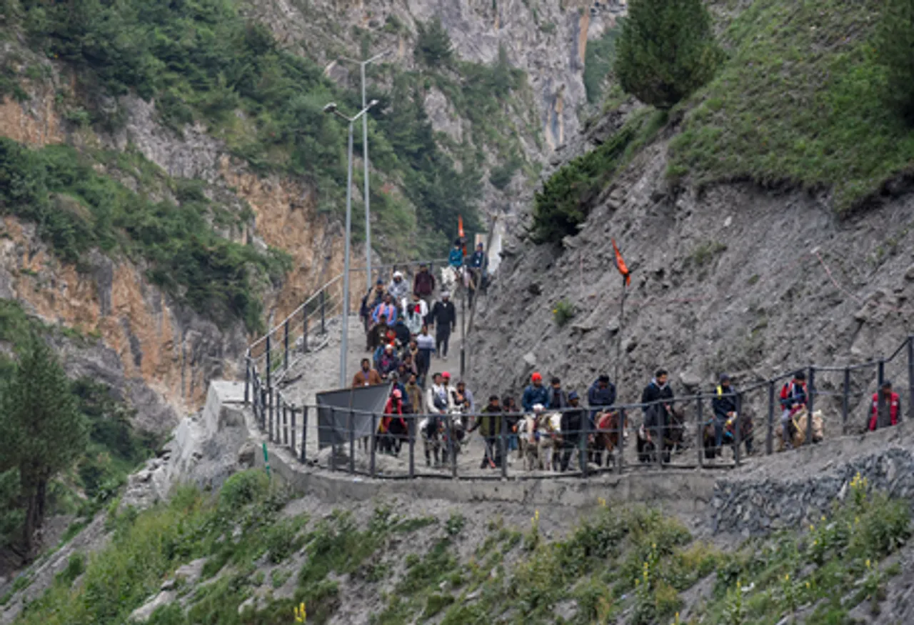 Ganderbal: Pilgrims Proceed on Amarnath Yatra from Baltal