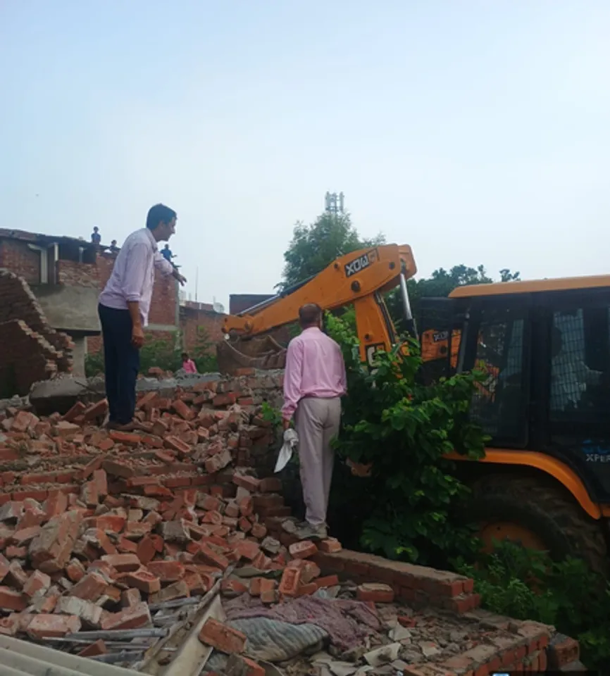 हैबतपुर के डूब क्षेत्र में चला ग्रेनो प्राधिकरण का बुल्डोजर, 30 हजार वर्ग मीटर जमीन अतिक्रमण मुक्त कराई