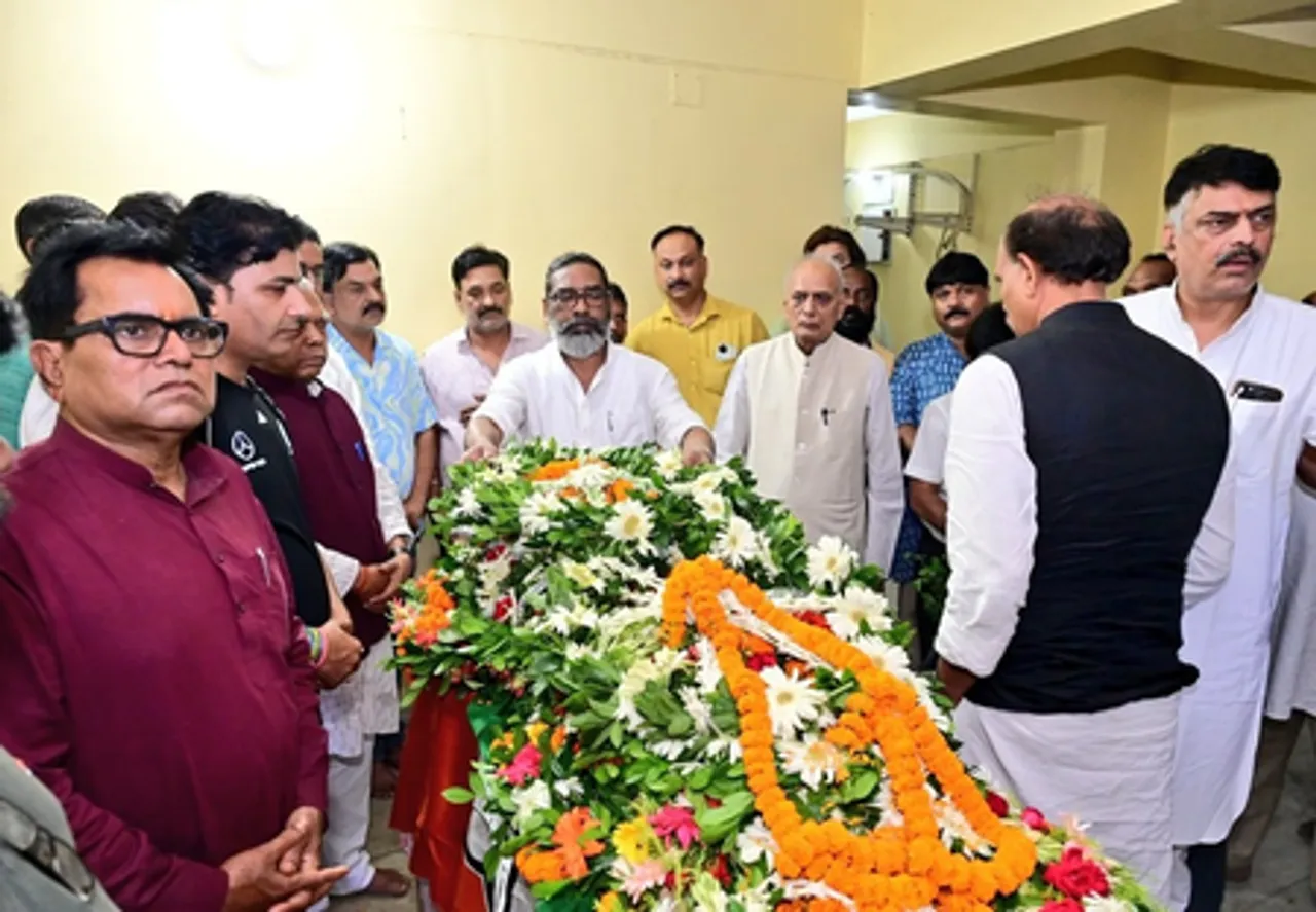 दिग्गज कांग्रेस नेता ददई दुबे के अंतिम दर्शन करने पहुंचे झारखंड के मुख्यमंत्री, नेता प्रतिपक्ष राहुल गांधी ने जताया गहरा शोक