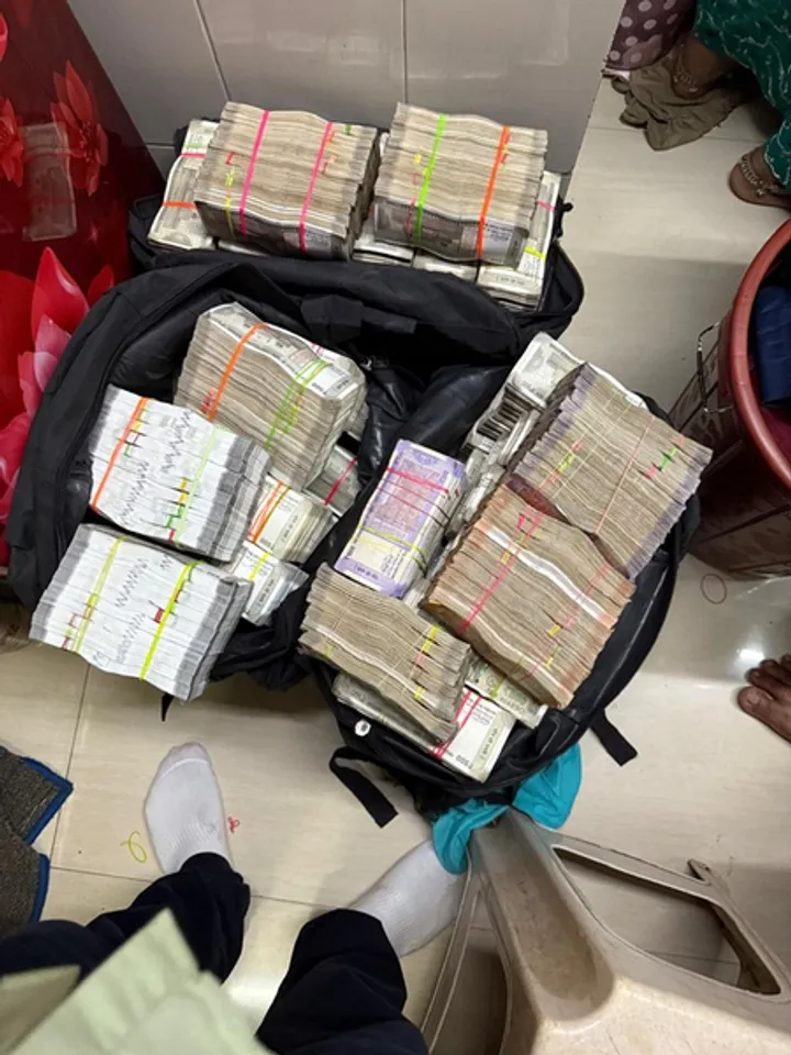 ईडी की बड़ी कार्रवाई: मुंबई में डब्बा ट्रेडिंग और ऑनलाइन सट्टेबाजी रैकेट पर छापेमारी, 3.3 करोड़ नकद बरामद