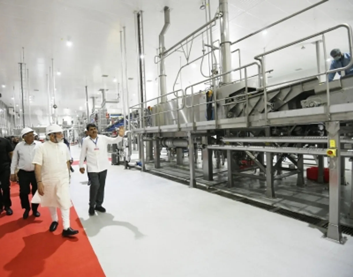 narendra modi,  Banas Dairy plant,