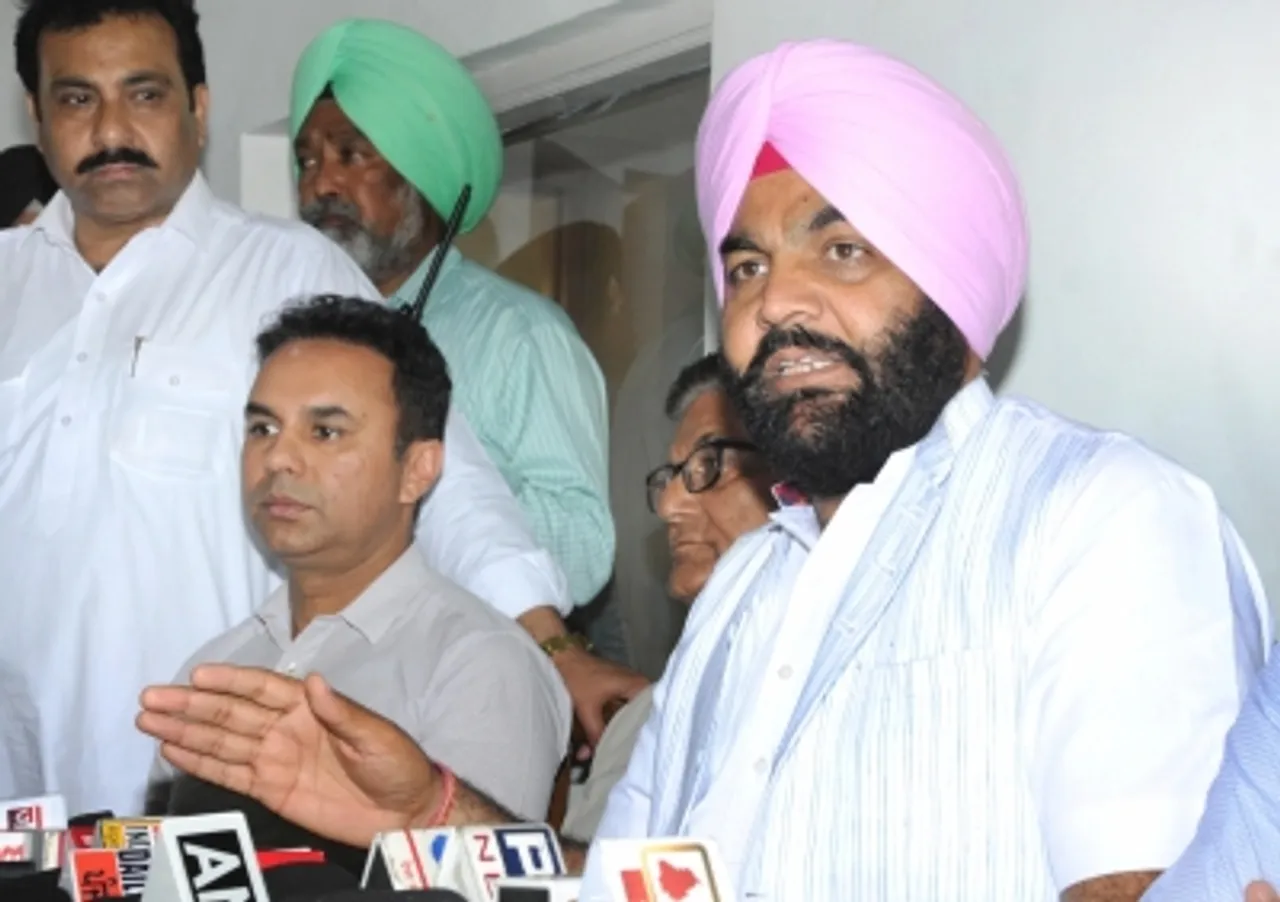 April 2019,Amritsar,Gurjeet Singh Aujla,press conference,addresses