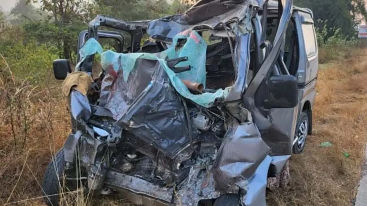 Truck and car collide on mumbai goa highway