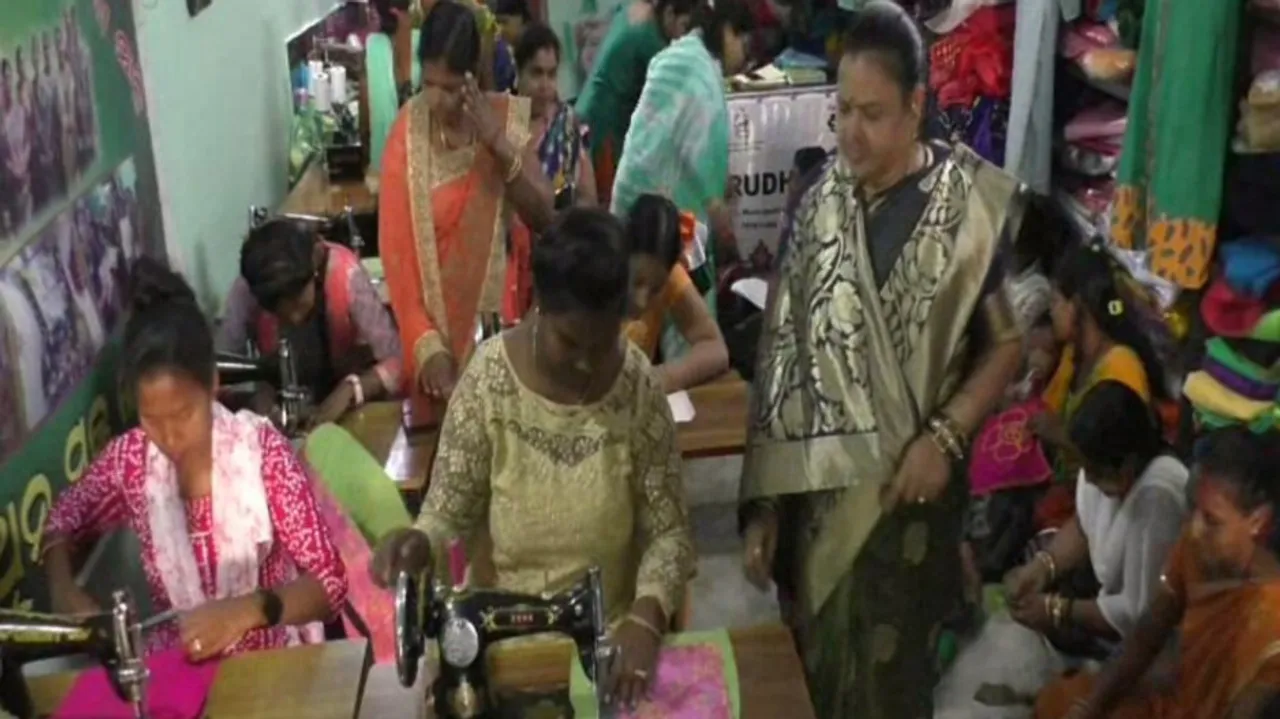 a woman give job opportunities