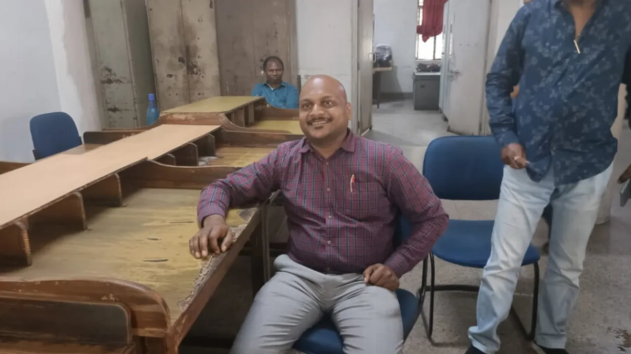 Detain Assistant Post Master