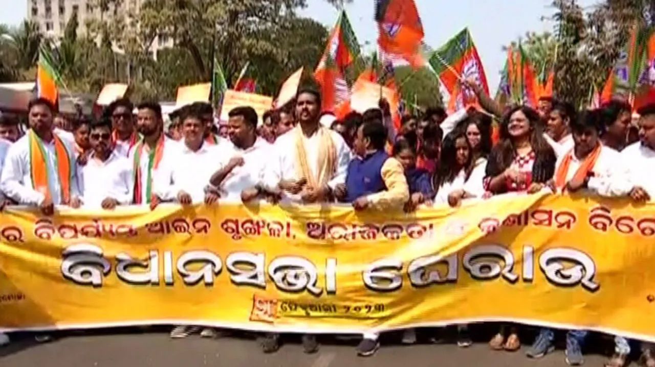 BJP Yuva Morcha activists