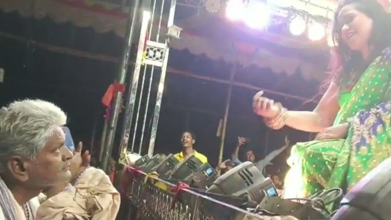 Pihu dance naked in front of the old man