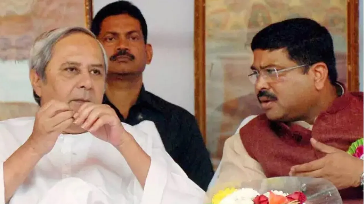 Naveen Patnaik with Dharmendra